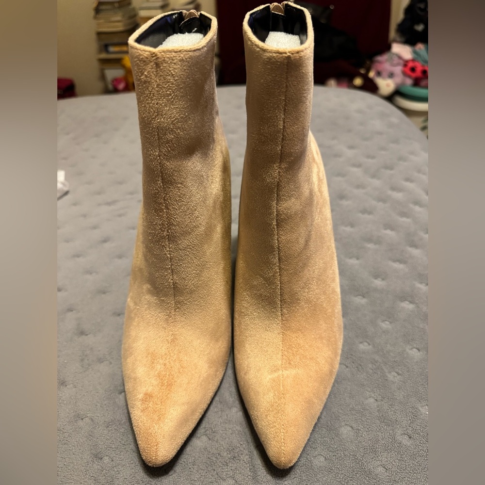 NWOT Elegant Suede Tan Women's Ankle Boots